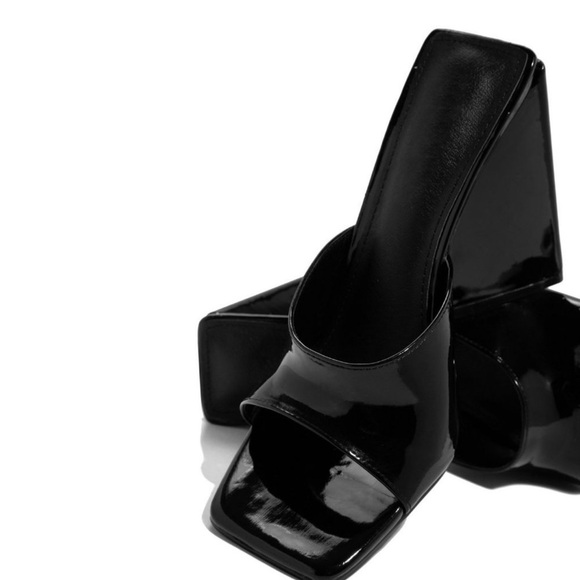 🔵LEMONADE Patent Faux Leather Black Block Heeled Mules - Picture 5 of 11